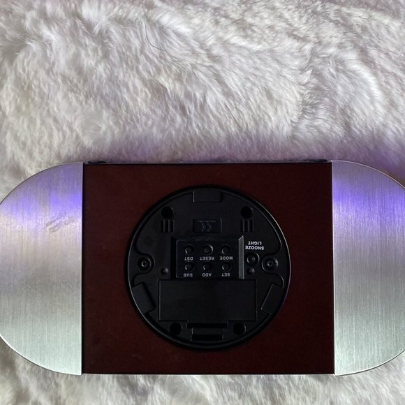 Atomic Radio Controlled Digital Desk Clock Woodgrain Silver Battery Operated - Picture 5 of 7